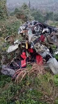 车祸死亡爆料新闻报道稿,车祸夺命，现场惨烈，遇难者身份引关注”